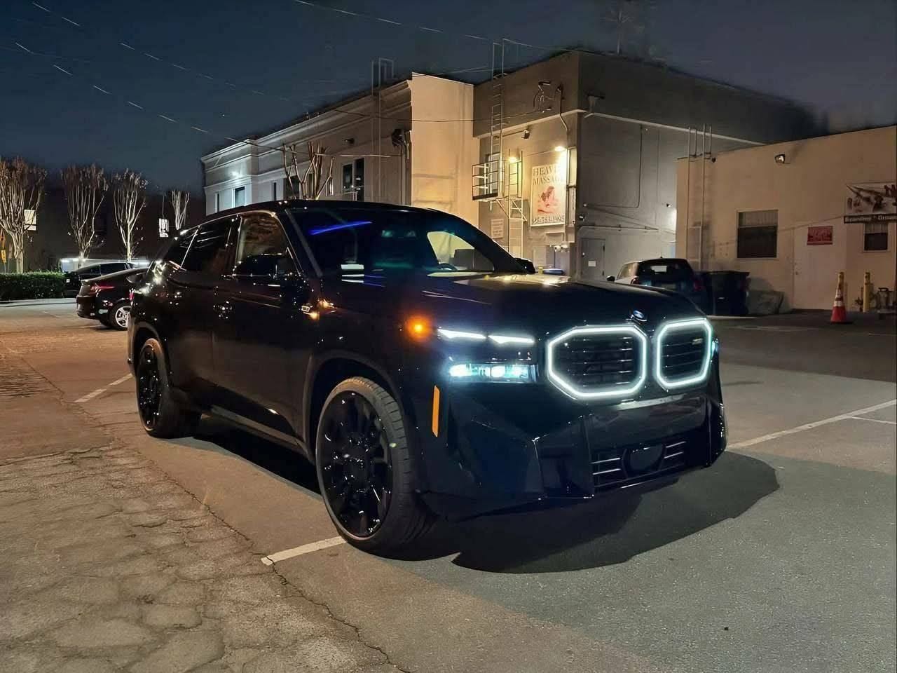 2025 BMW XM — photo 1 of 4